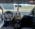 Белый Форд Фиеста, объемом двигателя 1.24 л и пробегом 325 тыс. км за 3700 $, фото 3 на Automoto.ua