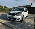 Білий Форд Фієста, об'ємом двигуна 1.2 л та пробігом 215 тис. км за 3300 $, фото 1 на Automoto.ua