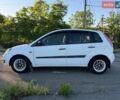 Білий Форд Фієста, об'ємом двигуна 1.24 л та пробігом 139 тис. км за 2700 $, фото 3 на Automoto.ua