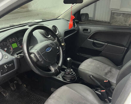 Белый Форд Фиеста, объемом двигателя 1.3 л и пробегом 228 тыс. км за 2899 $, фото 8 на Automoto.ua