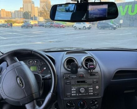 Белый Форд Фиеста, объемом двигателя 1.2 л и пробегом 275 тыс. км за 3200 $, фото 5 на Automoto.ua