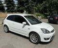 Белый Форд Фиеста, объемом двигателя 2 л и пробегом 300 тыс. км за 4200 $, фото 1 на Automoto.ua