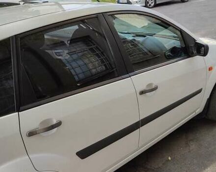 Белый Форд Фиеста, объемом двигателя 1.24 л и пробегом 174 тыс. км за 3600 $, фото 3 на Automoto.ua