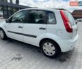 Белый Форд Фиеста, объемом двигателя 1.3 л и пробегом 171 тыс. км за 3800 $, фото 6 на Automoto.ua