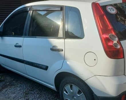 Белый Форд Фиеста, объемом двигателя 1.3 л и пробегом 225 тыс. км за 3200 $, фото 1 на Automoto.ua