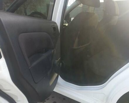 Белый Форд Фиеста, объемом двигателя 1.24 л и пробегом 325 тыс. км за 3700 $, фото 6 на Automoto.ua