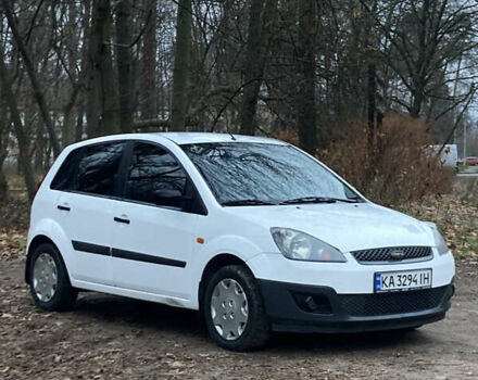 Белый Форд Фиеста, объемом двигателя 1.25 л и пробегом 277 тыс. км за 3350 $, фото 2 на Automoto.ua