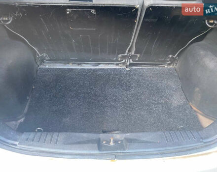 Белый Форд Фиеста, объемом двигателя 1.3 л и пробегом 211 тыс. км за 2900 $, фото 6 на Automoto.ua