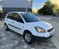 Білий Форд Фієста, об'ємом двигуна 1.3 л та пробігом 250 тис. км за 2600 $, фото 2 на Automoto.ua