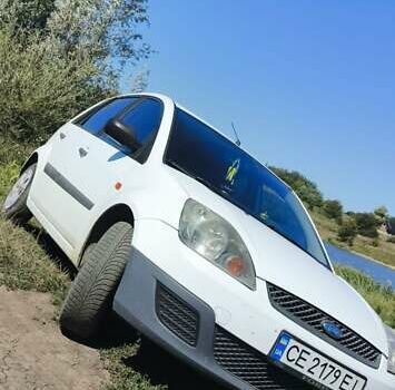 Белый Форд Фиеста, объемом двигателя 1.3 л и пробегом 246 тыс. км за 3700 $, фото 2 на Automoto.ua