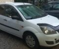 Білий Форд Фієста, об'ємом двигуна 1.3 л та пробігом 225 тис. км за 3500 $, фото 1 на Automoto.ua