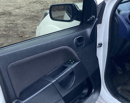 Белый Форд Фиеста, объемом двигателя 1.25 л и пробегом 277 тыс. км за 3350 $, фото 12 на Automoto.ua