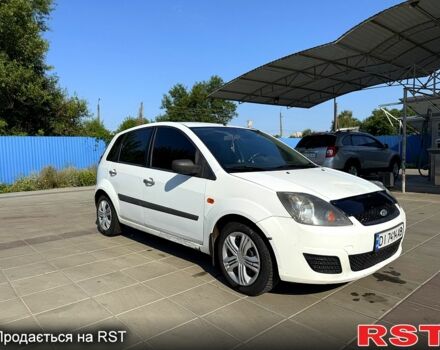 Белый Форд Фиеста, объемом двигателя 1.3 л и пробегом 150 тыс. км за 2800 $, фото 2 на Automoto.ua