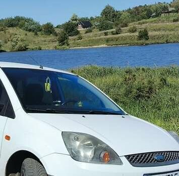 Белый Форд Фиеста, объемом двигателя 1.3 л и пробегом 246 тыс. км за 3700 $, фото 4 на Automoto.ua