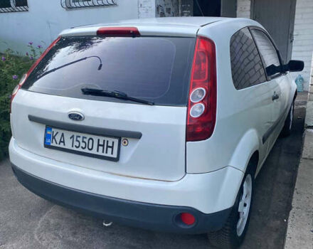 Белый Форд Фиеста, объемом двигателя 1.3 л и пробегом 211 тыс. км за 2900 $, фото 1 на Automoto.ua