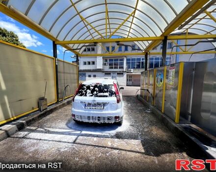 Белый Форд Фиеста, объемом двигателя 1.3 л и пробегом 200 тыс. км за 1200 $, фото 6 на Automoto.ua