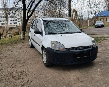 Білий Форд Фієста, об'ємом двигуна 1.3 л та пробігом 290 тис. км за 2800 $, фото 2 на Automoto.ua