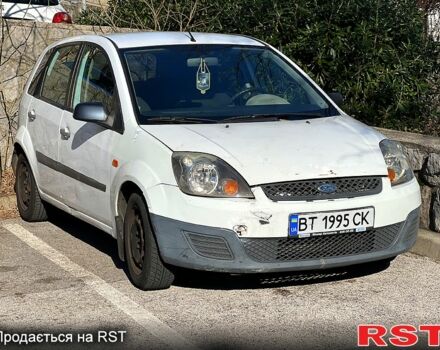 Белый Форд Фиеста, объемом двигателя 1.3 л и пробегом 200 тыс. км за 1200 $, фото 5 на Automoto.ua