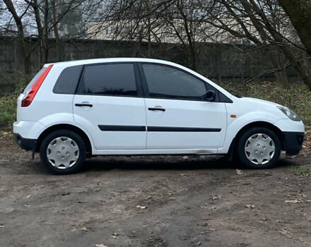 Белый Форд Фиеста, объемом двигателя 1.25 л и пробегом 277 тыс. км за 3350 $, фото 7 на Automoto.ua