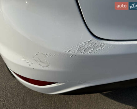 Белый Форд Фиеста, объемом двигателя 1.4 л и пробегом 181 тыс. км за 4600 $, фото 2 на Automoto.ua