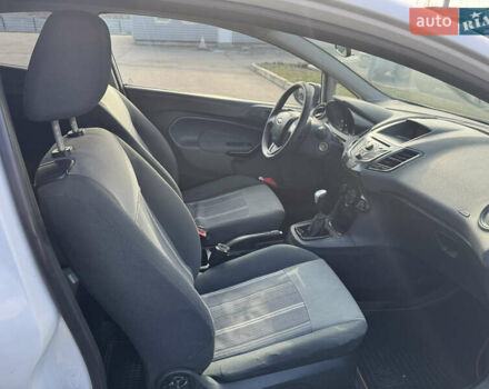 Белый Форд Фиеста, объемом двигателя 1.4 л и пробегом 181 тыс. км за 4600 $, фото 7 на Automoto.ua