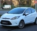 Білий Форд Фієста, об'ємом двигуна 1.2 л та пробігом 215 тис. км за 5500 $, фото 1 на Automoto.ua
