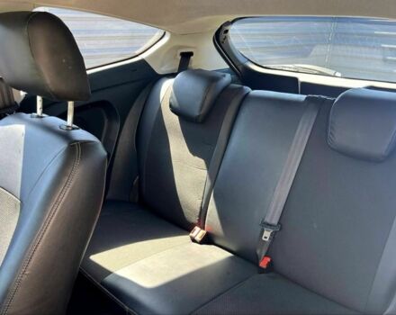 Белый Форд Фиеста, объемом двигателя 1.6 л и пробегом 2 тыс. км за 5000 $, фото 4 на Automoto.ua