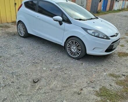 Білий Форд Фієста, об'ємом двигуна 1.2 л та пробігом 215 тис. км за 5500 $, фото 3 на Automoto.ua