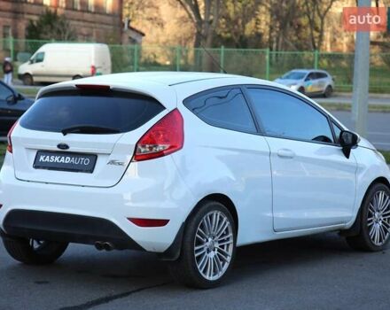 Білий Форд Фієста, об'ємом двигуна 1.2 л та пробігом 215 тис. км за 5500 $, фото 5 на Automoto.ua