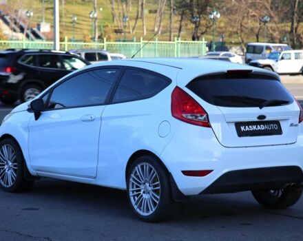 Білий Форд Фієста, об'ємом двигуна 1.2 л та пробігом 215 тис. км за 5500 $, фото 3 на Automoto.ua