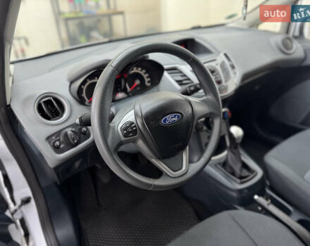 Белый Форд Фиеста, объемом двигателя 1.24 л и пробегом 158 тыс. км за 5200 $, фото 11 на Automoto.ua