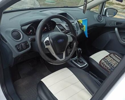 Форд Фиеста 2010 в Николаеве на Automoto.ua Белый Форд Фиеста, объемом двигателя 1.4 л и пробегом 137 тыс. км за 6900 $, фото 5 на Automoto.ua