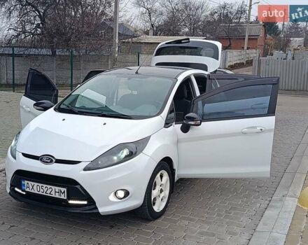 Білий Форд Фієста, об'ємом двигуна 1.4 л та пробігом 131 тис. км за 7000 $, фото 3 на Automoto.ua