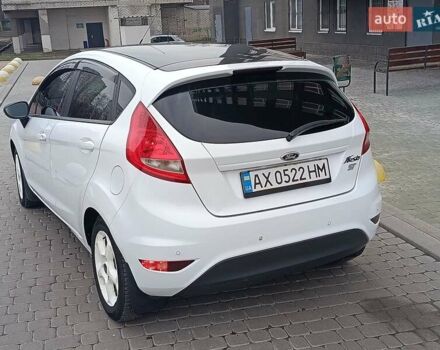 Білий Форд Фієста, об'ємом двигуна 1.4 л та пробігом 131 тис. км за 7000 $, фото 17 на Automoto.ua