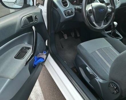 Білий Форд Фієста, об'ємом двигуна 1.2 л та пробігом 215 тис. км за 5500 $, фото 4 на Automoto.ua