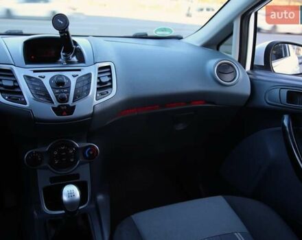 Білий Форд Фієста, об'ємом двигуна 1.2 л та пробігом 215 тис. км за 5500 $, фото 11 на Automoto.ua