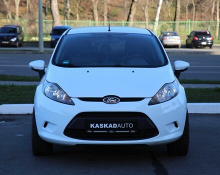 Білий Форд Фієста, об'ємом двигуна 1.2 л та пробігом 215 тис. км за 5500 $, фото 1 на Automoto.ua