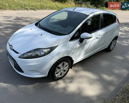 Білий Форд Фієста, об'ємом двигуна 1.4 л та пробігом 130 тис. км за 6999 $, фото 2 на Automoto.ua