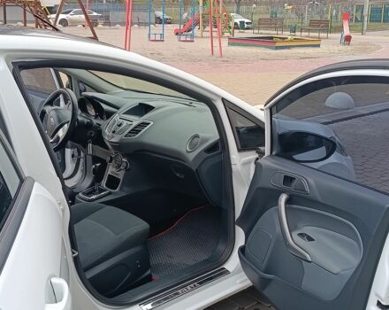 Білий Форд Фієста, об'ємом двигуна 1.4 л та пробігом 131 тис. км за 7000 $, фото 16 на Automoto.ua