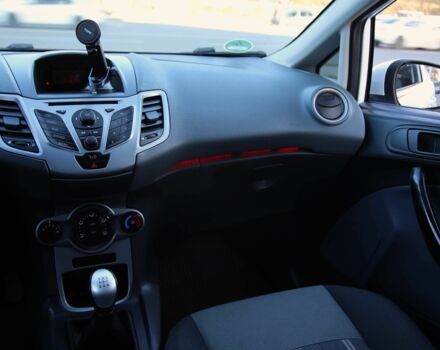 Білий Форд Фієста, об'ємом двигуна 1.2 л та пробігом 215 тис. км за 5500 $, фото 12 на Automoto.ua