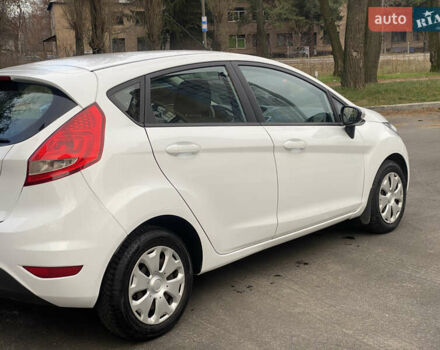 Білий Форд Фієста, об'ємом двигуна 1.39 л та пробігом 158 тис. км за 6800 $, фото 10 на Automoto.ua