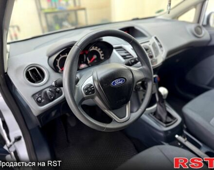 Белый Форд Фиеста, объемом двигателя 1.2 л и пробегом 158 тыс. км за 5200 $, фото 8 на Automoto.ua