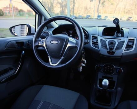 Білий Форд Фієста, об'ємом двигуна 1.2 л та пробігом 215 тис. км за 5500 $, фото 10 на Automoto.ua