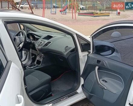 Білий Форд Фієста, об'ємом двигуна 1.4 л та пробігом 131 тис. км за 7000 $, фото 6 на Automoto.ua