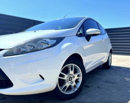 Белый Форд Фиеста, объемом двигателя 1.6 л и пробегом 2 тыс. км за 5000 $, фото 2 на Automoto.ua