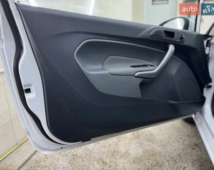 Белый Форд Фиеста, объемом двигателя 1.24 л и пробегом 158 тыс. км за 5200 $, фото 9 на Automoto.ua