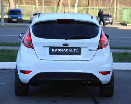 Білий Форд Фієста, об'ємом двигуна 1.2 л та пробігом 215 тис. км за 5500 $, фото 4 на Automoto.ua