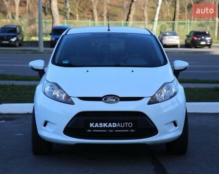 Білий Форд Фієста, об'ємом двигуна 1.2 л та пробігом 215 тис. км за 5500 $, фото 1 на Automoto.ua