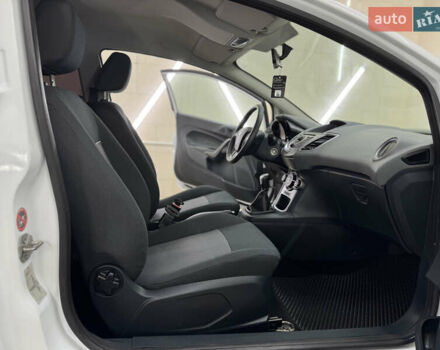 Белый Форд Фиеста, объемом двигателя 1.24 л и пробегом 158 тыс. км за 5200 $, фото 14 на Automoto.ua