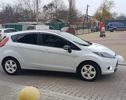 Білий Форд Фієста, об'ємом двигуна 1.4 л та пробігом 131 тис. км за 7000 $, фото 7 на Automoto.ua